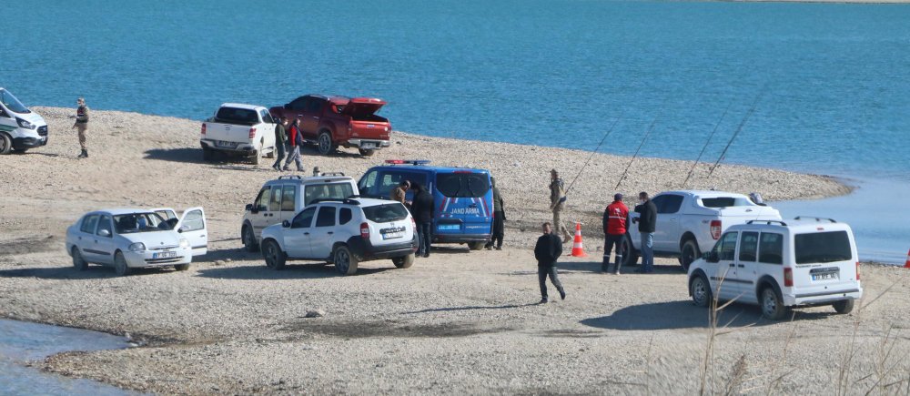 Şanlıurfa'da bir minibüste bir ailenin cansız bedenlerine ulaşıldı