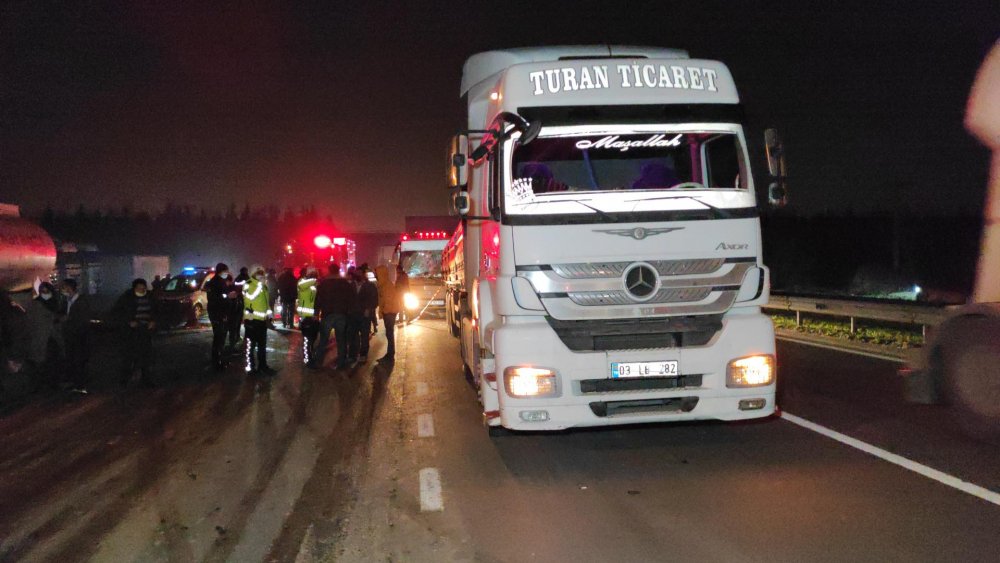Feci kaza! Özel halk otobüsü TIR’a çarptı