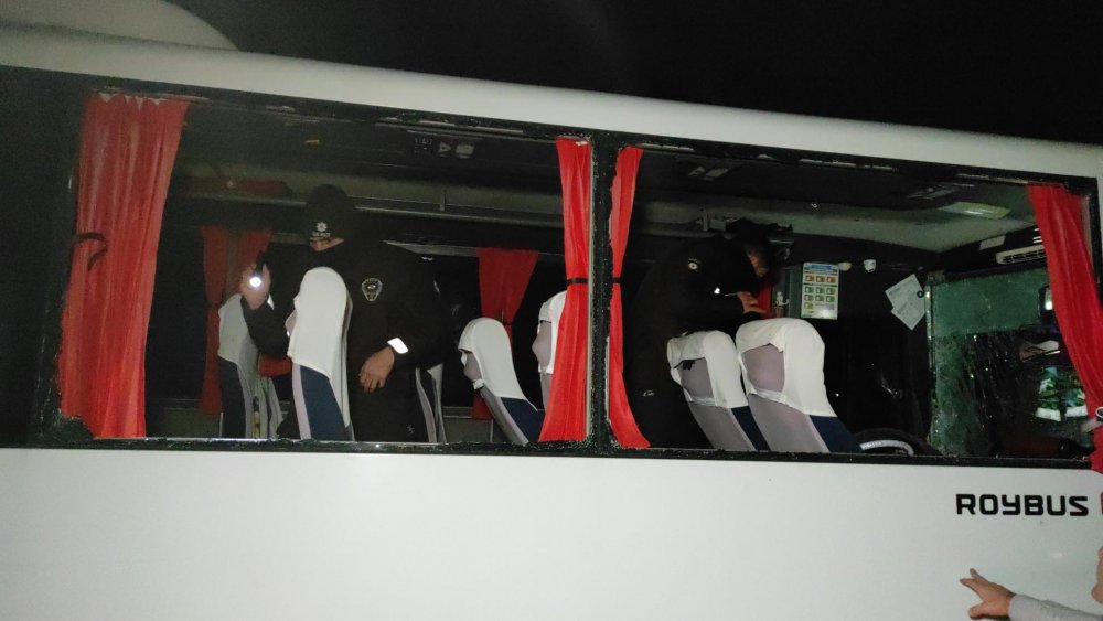 Feci kaza! Özel halk otobüsü TIR’a çarptı