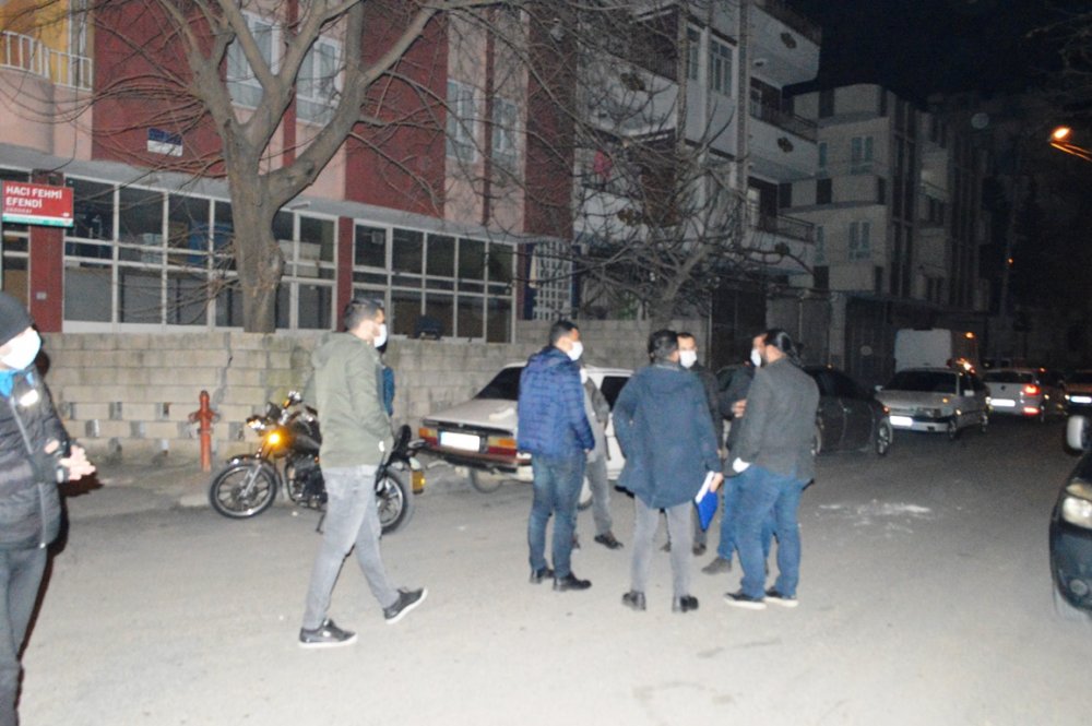 Kendisini polis olarak tanıttı; yaşlı adamın telefonunu çaldı