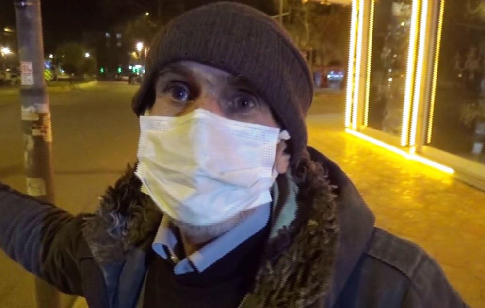 Kendisini polis olarak tanıttı; yaşlı adamın telefonunu çaldı