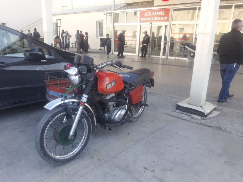Kopan yüksek gerilim hattını taşla kesmek istediler; elektriğe kapıldılar