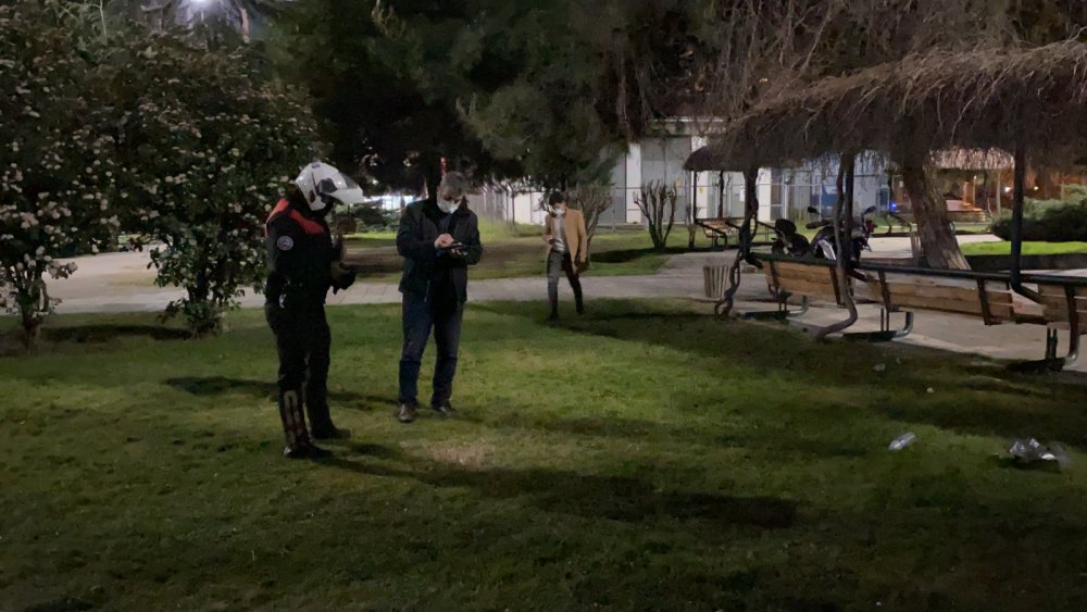Parkta yolunu kesen kişi paradı istedi; vermediği için bıçaklandı