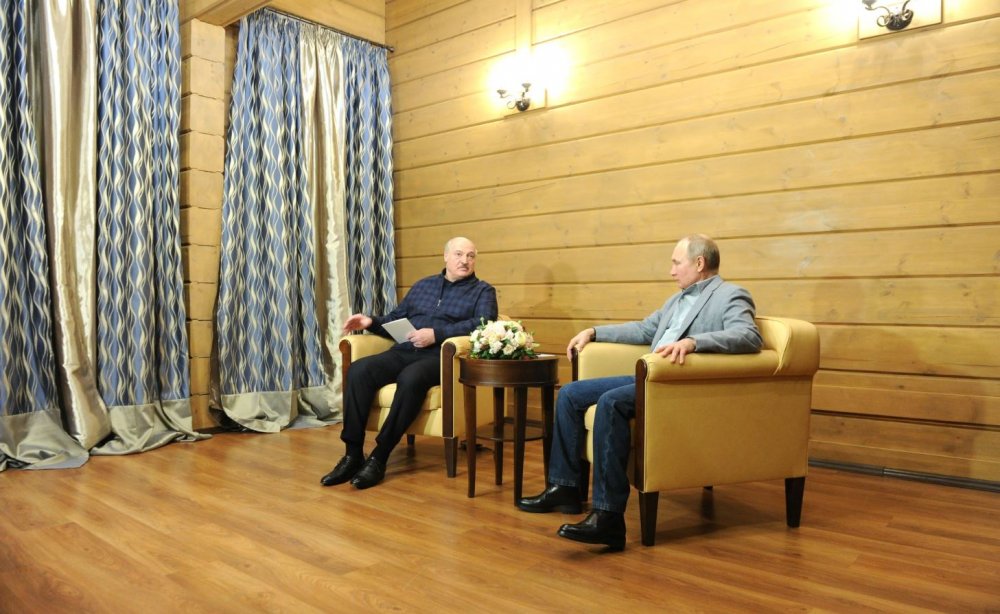 Putin ile Lukaşenko'dan kar motosikletli diplomasi
