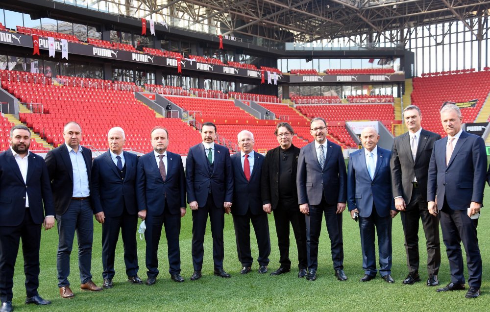 SÜRPRİZ YAPTI Göztepe Gürsel Aksel Stadı'na görkemli açılış