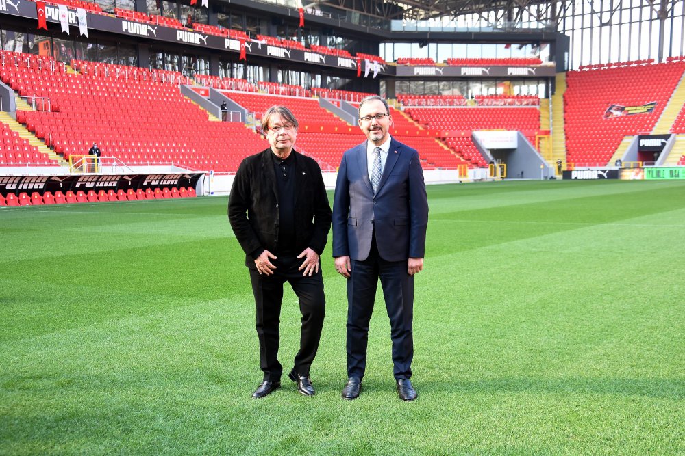 SÜRPRİZ YAPTI Göztepe Gürsel Aksel Stadı'na görkemli açılış