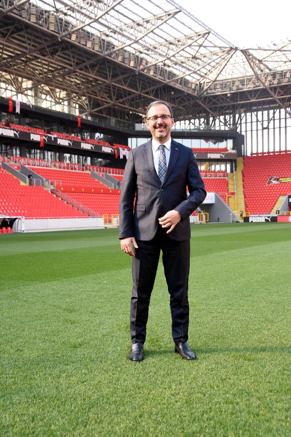 SÜRPRİZ YAPTI Göztepe Gürsel Aksel Stadı'na görkemli açılış