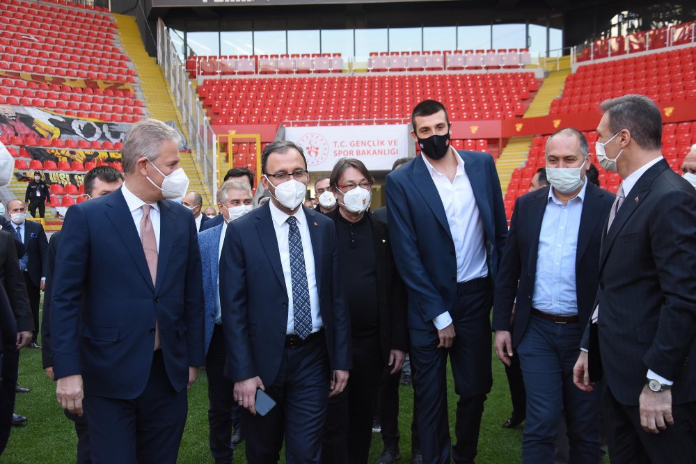 SÜRPRİZ YAPTI Göztepe Gürsel Aksel Stadı'na görkemli açılış