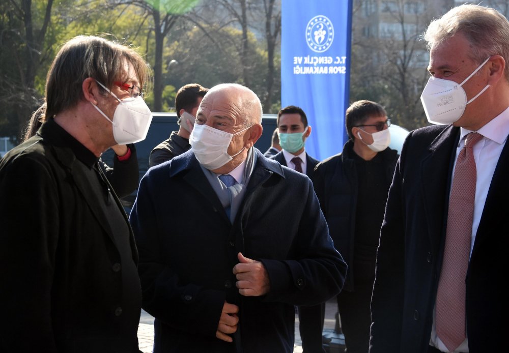 SÜRPRİZ YAPTI Göztepe Gürsel Aksel Stadı'na görkemli açılış