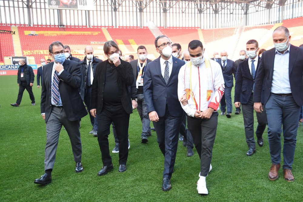 SÜRPRİZ YAPTI Göztepe Gürsel Aksel Stadı'na görkemli açılış