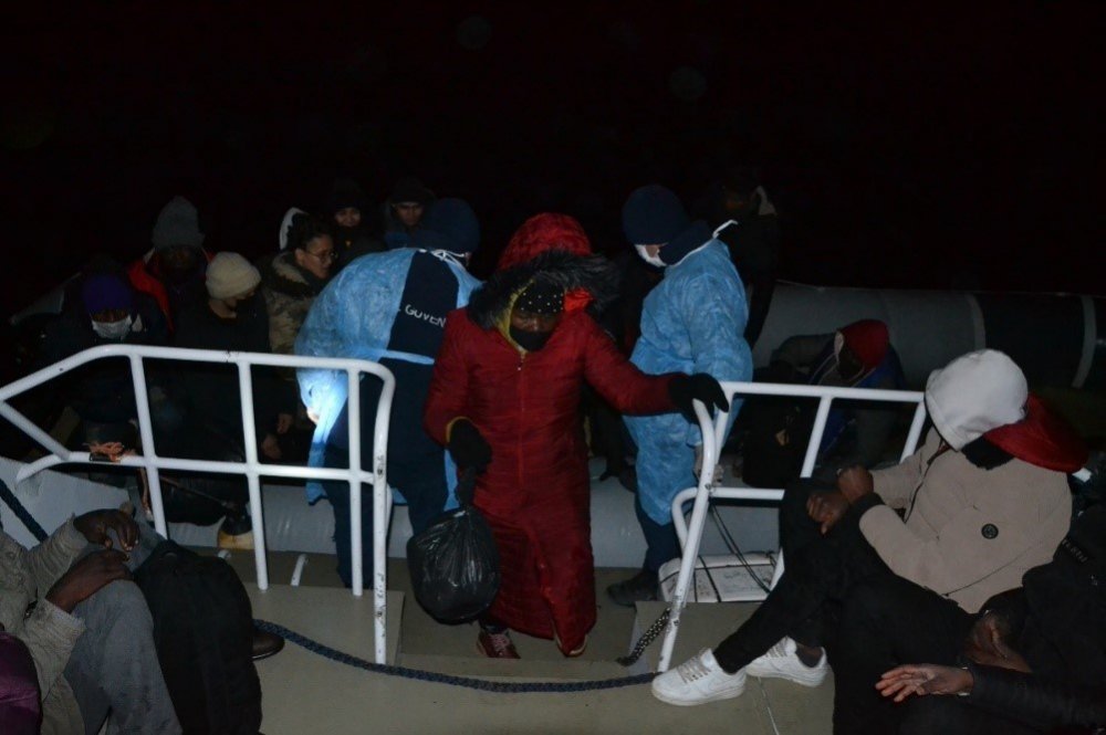 Yunanistan geri itti... İzmir'de kaçak göçmen kurtarıldı