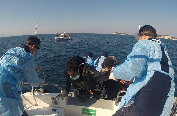 Yunanistan geri itti... İzmir'de kaçak göçmen kurtarıldı