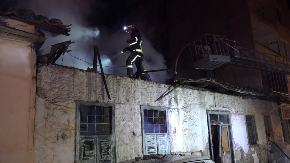 Antalya'da feci yangın! Evleri küle döndü