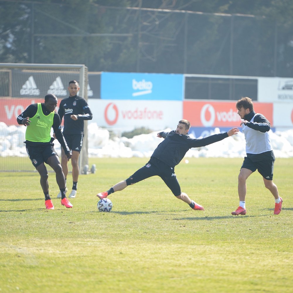 Beşiktaş kondisyon ve taktik çalıştı