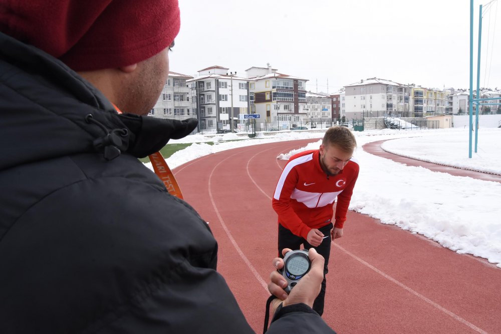 Dubai’de Türkiye rekoru kıran Türker’in hedefi Tokyo Olimpiyatları