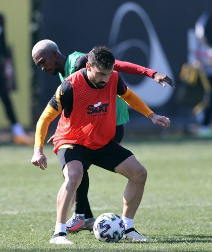 Galatasaray'da Feghouli'den iyi haber