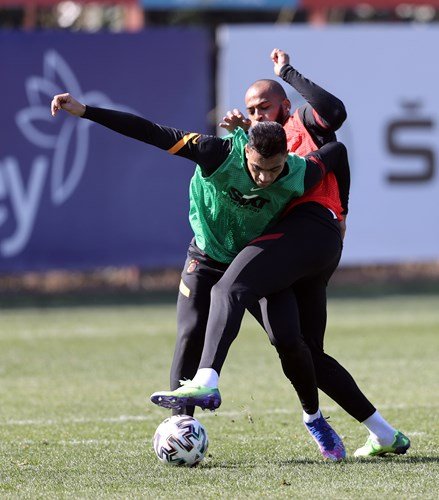 Galatasaray'da Feghouli'den iyi haber