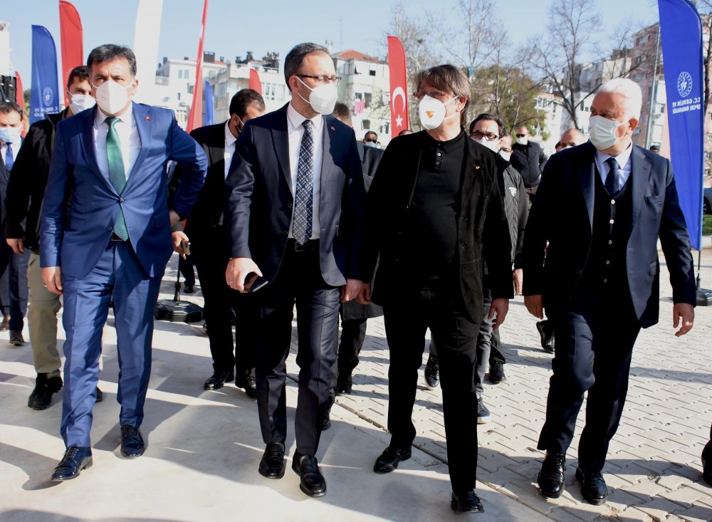 İzmir kulüplerinin başkanları, Göztepe Gürsel Aksel Stadı'nın resmi açılışında objektiflere omuz omuza poz verdi