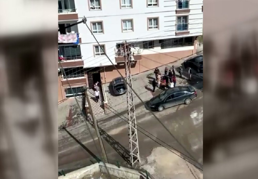 Kanepede zıplarken 4'üncü kattan düştü!