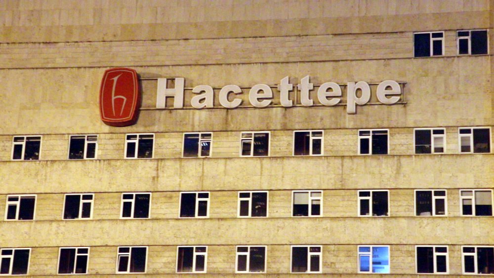 Kanepede zıplarken 4'üncü kattan düştü!