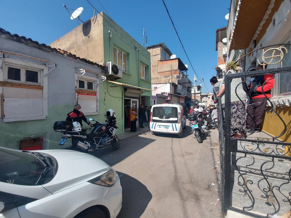 Mahalle arkadaşlarının alacak verecek kavgası kanlı bitti; bölgeye özel harekat ekipleri gönderildi