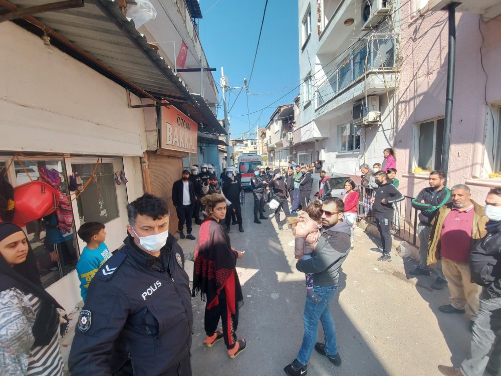 Mahalle arkadaşlarının alacak verecek kavgası kanlı bitti; bölgeye özel harekat ekipleri gönderildi