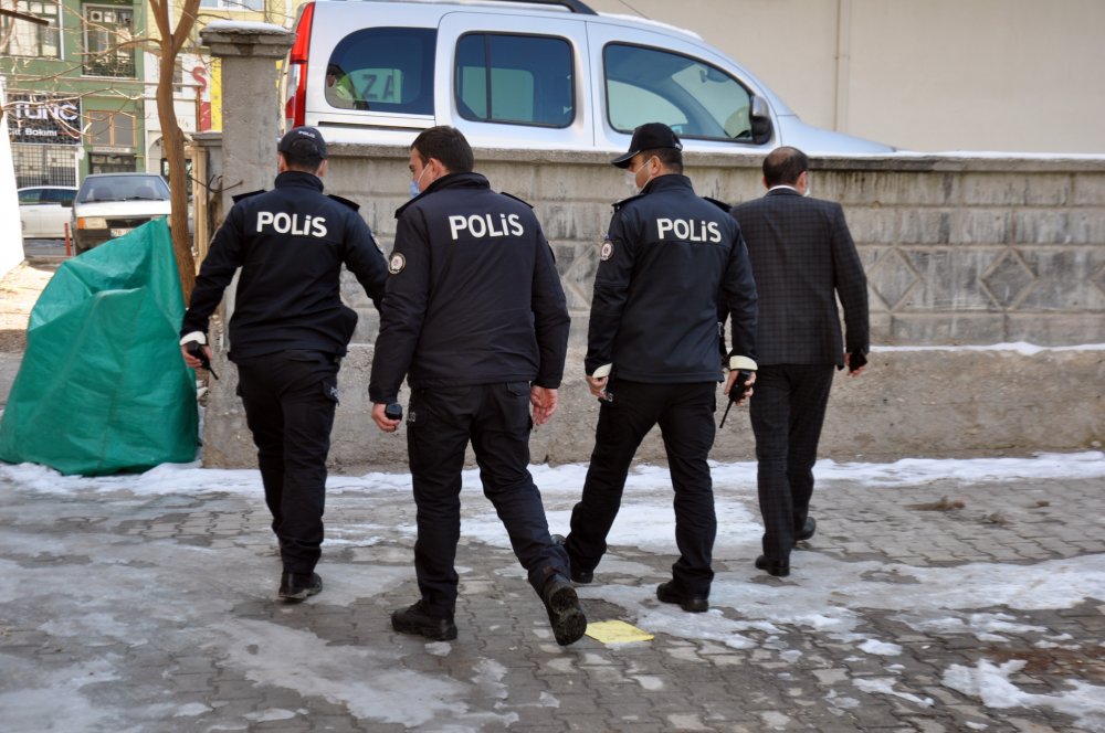 Motosikletten pompalı tüfekle ateş açtılar!