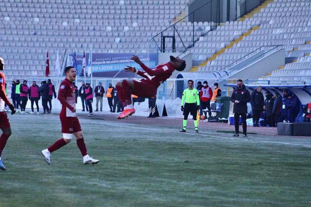 Süper Lig’in taklacı golcüsü Boupendza, Rusya yolcusu