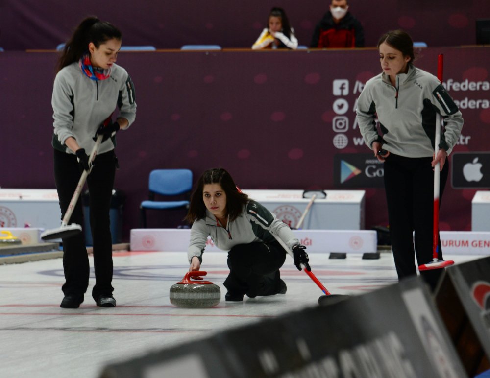 Türkiye Curling Süper Ligi maçları Erzurum'da sürüyor