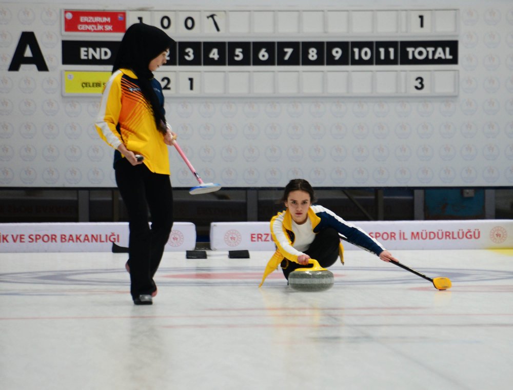 Türkiye Curling Süper Ligi maçları Erzurum'da sürüyor