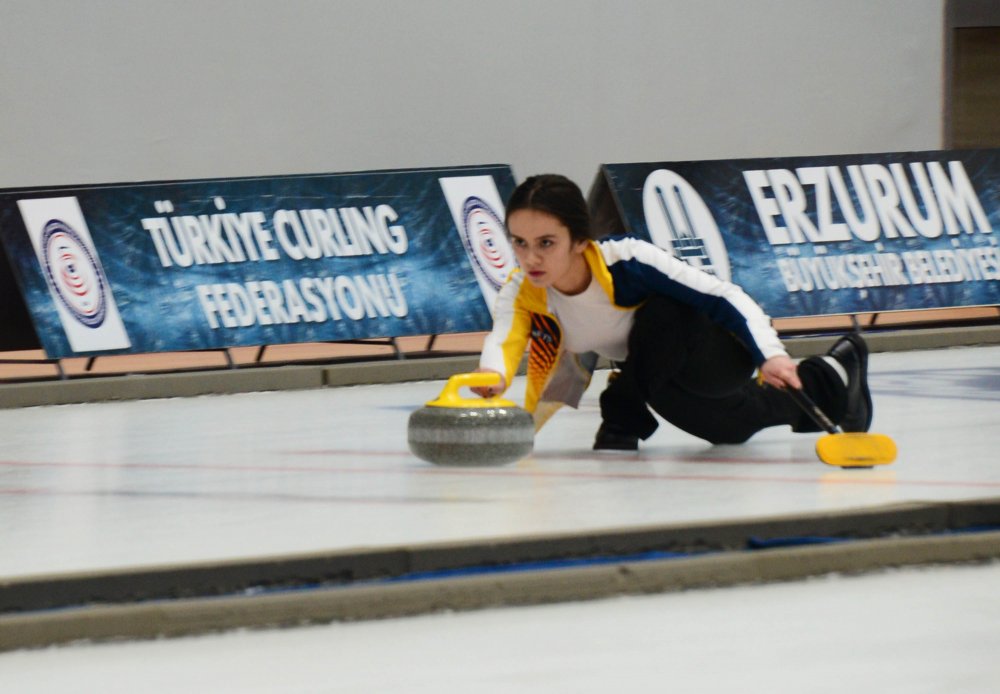 Türkiye Curling Süper Ligi maçları Erzurum'da sürüyor