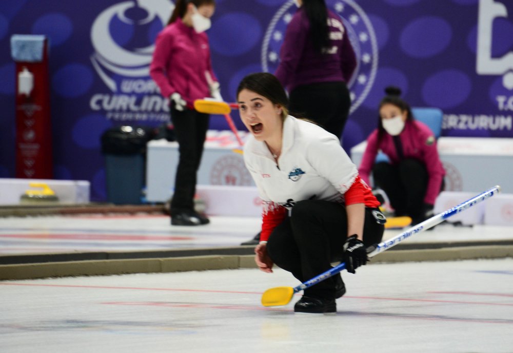 Türkiye Curling Süper Ligi maçları Erzurum'da sürüyor
