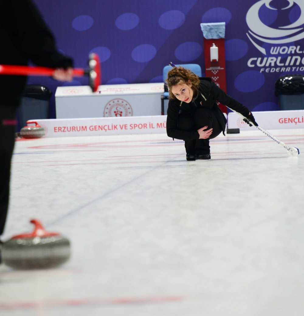 Türkiye Curling Süper Ligi maçları Erzurum'da sürüyor