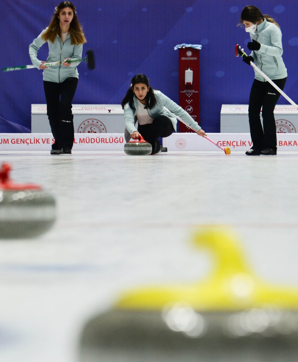 Türkiye Curling Süper Ligi maçları Erzurum'da sürüyor