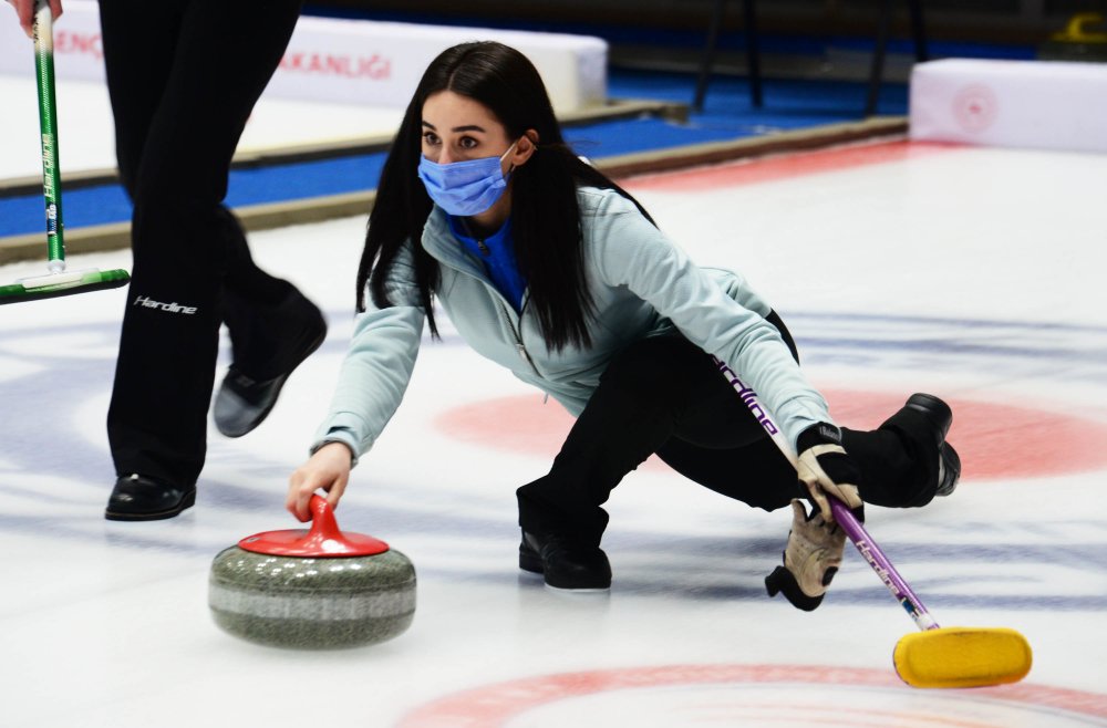 Türkiye Curling Süper Ligi maçları Erzurum'da sürüyor