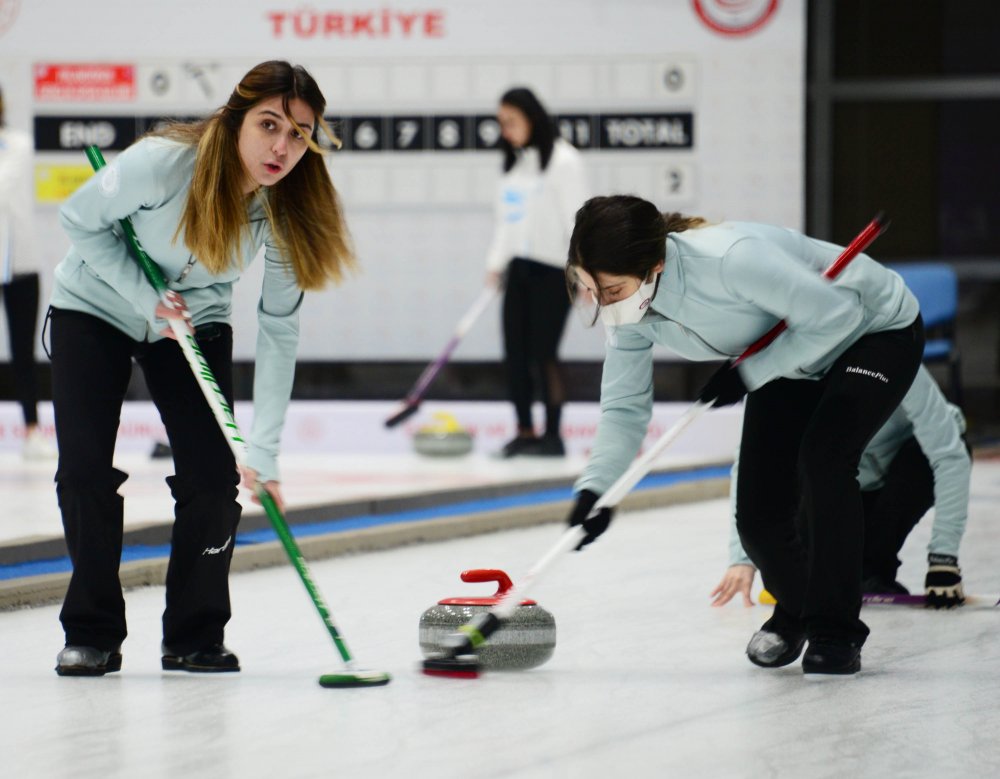 Türkiye Curling Süper Ligi maçları Erzurum'da sürüyor