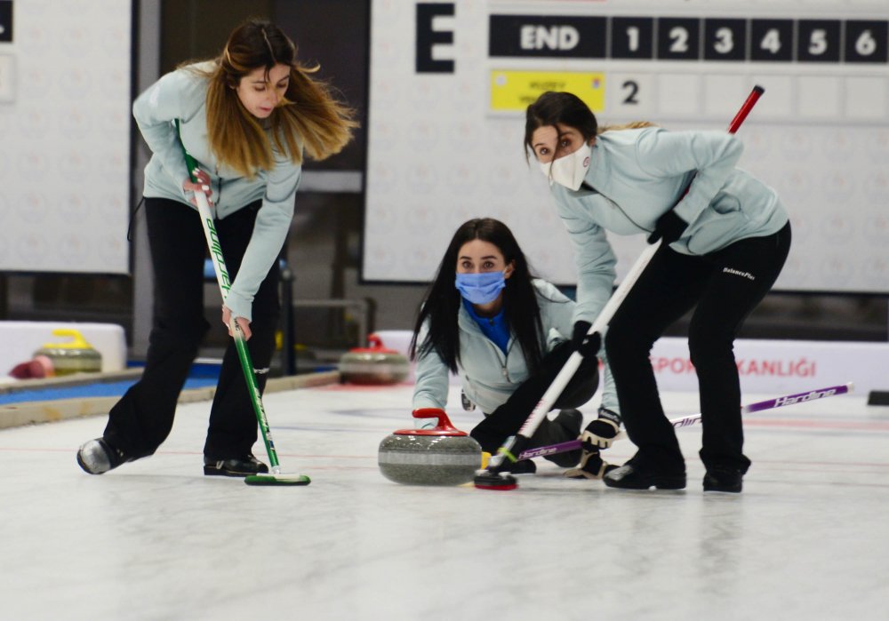 Türkiye Curling Süper Ligi maçları Erzurum'da sürüyor