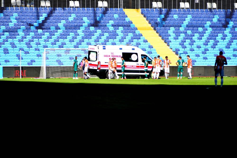 Adanaspor kalecisi Goran Karacic maçta fenalaştı