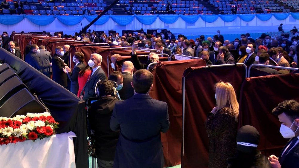 AK Parti İstanbul İl Başkanı Osman Nuri Kabaktepe oldu
