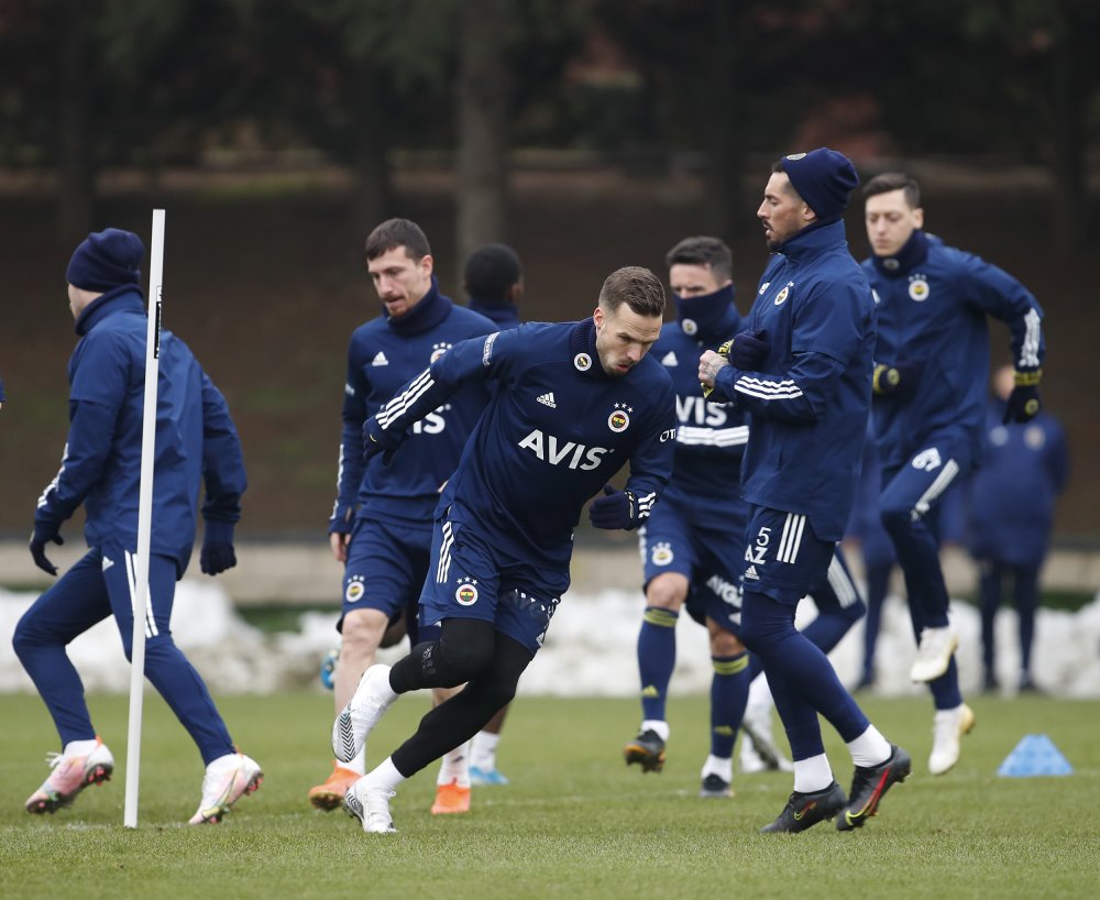 Fenerbahçe’de İrfan Can Kahveci takımla çalıştı