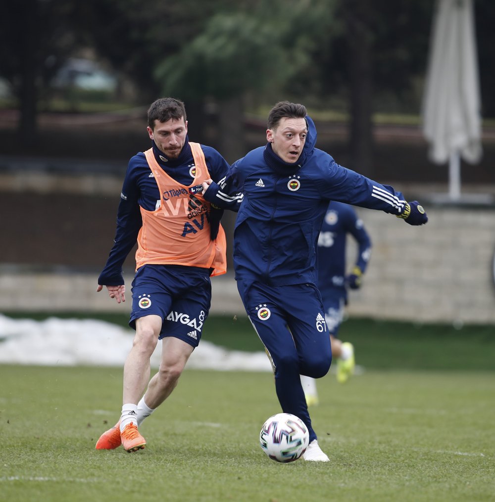 Fenerbahçe’de İrfan Can Kahveci takımla çalıştı