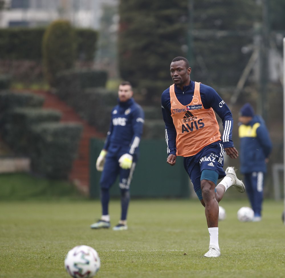 Fenerbahçe’de İrfan Can Kahveci takımla çalıştı