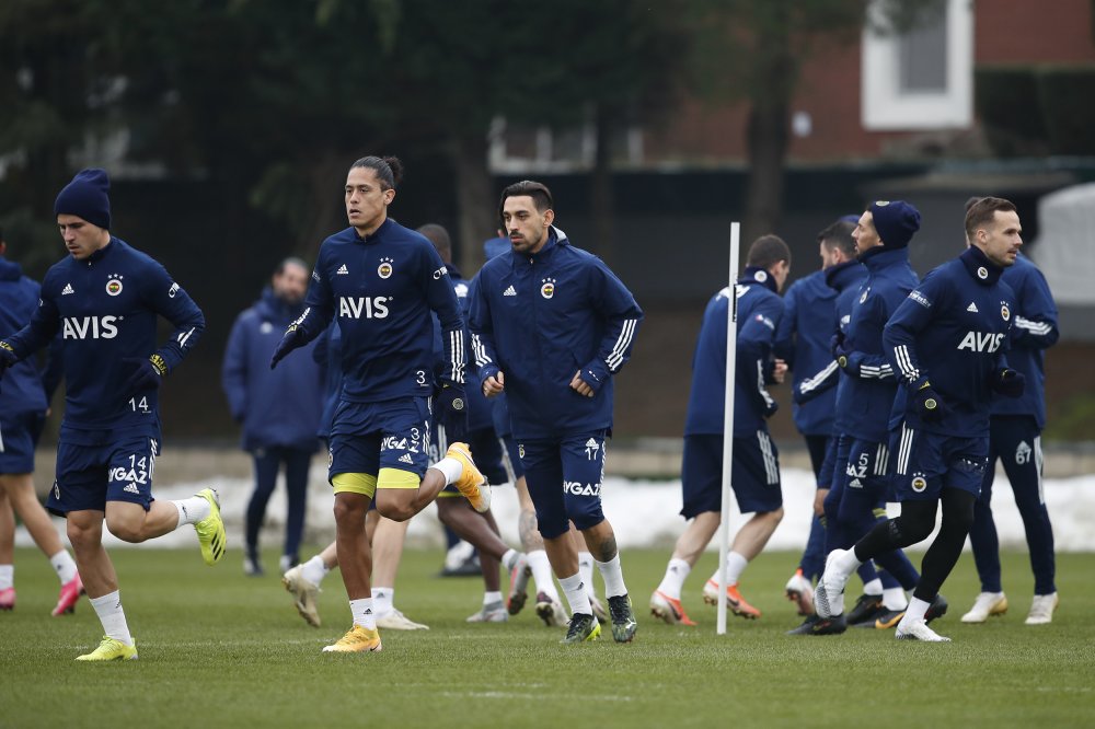 Fenerbahçe’de İrfan Can Kahveci takımla çalıştı