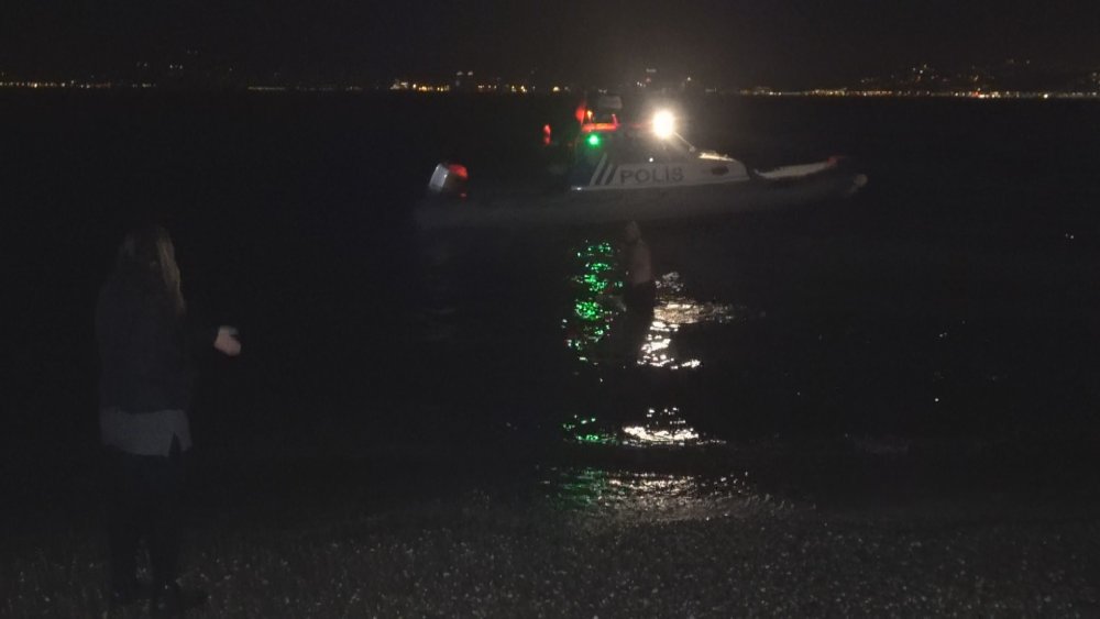 Gözaltına alınmamak için denize atladı