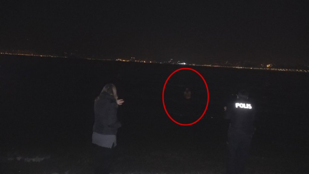 Gözaltına alınmamak için denize atladı
