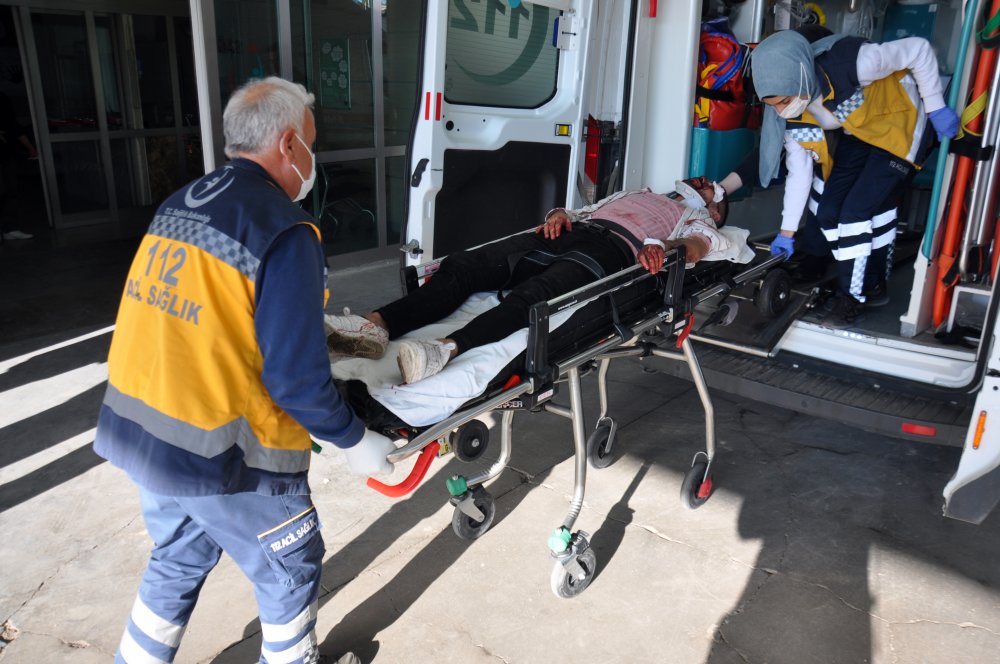 Karaman'da feci kaza! 2 otomobil de hurdaya döndü!