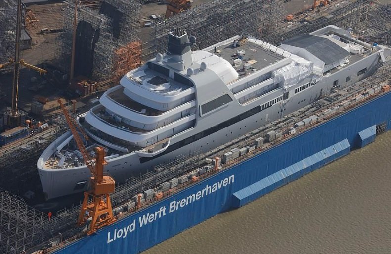 Milyarder işadamı Roman Abramovich’in 430 milyon sterlinlik yatı ilk kez görüntülendi