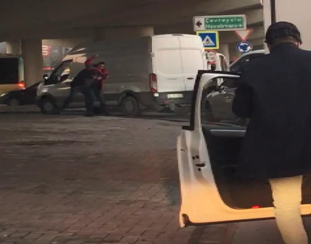 Önce çarptı sonra dövdü; Başakşehir'de trafikte darp!