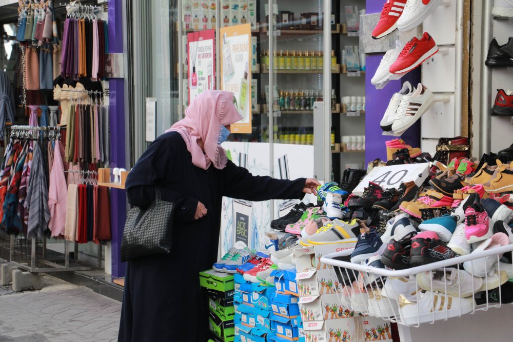 SOSYAL MESAFE UNUTULDU: Vaka sayılarının yükselişe geçtiği Samsun’da dikkat çeken kalabalıklar
