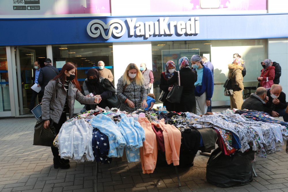 SOSYAL MESAFE UNUTULDU: Vaka sayılarının yükselişe geçtiği Samsun’da dikkat çeken kalabalıklar